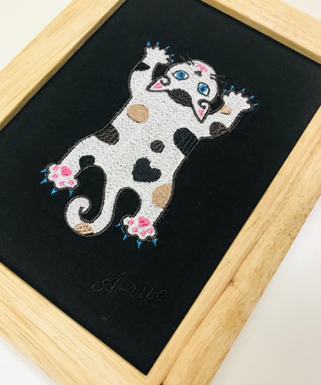 猫ちゃん刺繍画(2Lサイズ） No.７(三毛猫２）