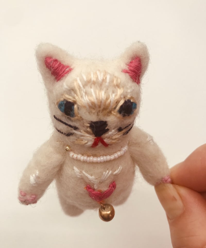 ネコちゃんfeltブローチ（ナチュラル系1） | A-rue OnlineShop
