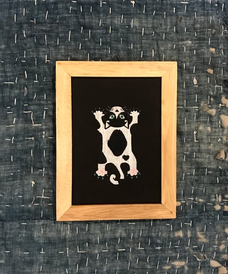 猫ちゃん刺繍画(2Lサイズ） No.21(黒ハチワレ１）