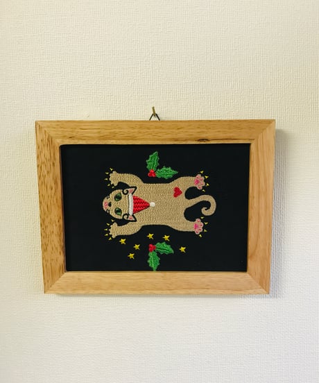 猫ちゃん刺繍画(2Lサイズ）X'mas No.５(茶猫サンタ）