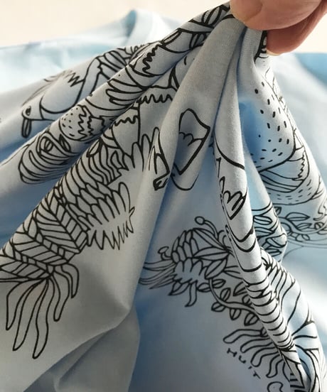 森の猫 Tシャツ (ブルー）