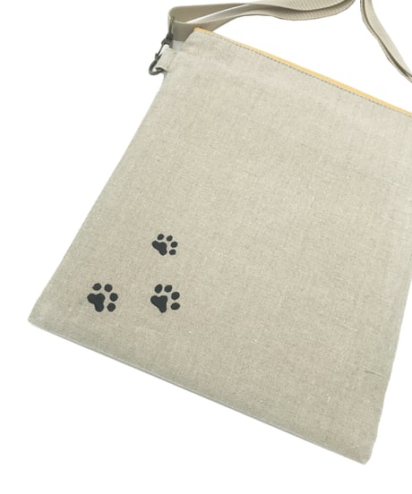 リネン刺繍サコッシュ ( No.10 ) クロネコちゃん 2