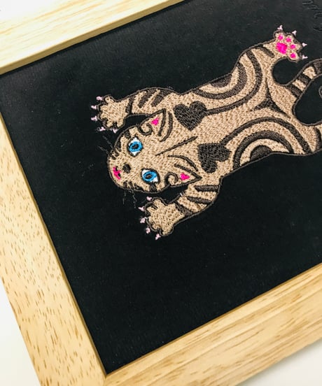 猫ちゃん刺繍画(2Lサイズ） No.11　（茶トラ-1)