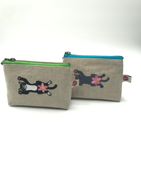 刺繍ポーチ（バンザイ猫 ）