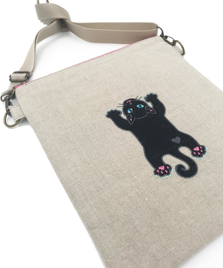 リネン刺繍サコッシュ ( No.09 ) クロネコちゃん