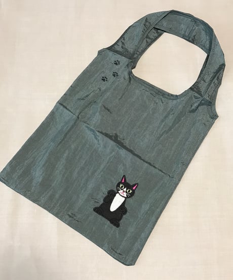 招き猫刺繍バッグ （ハチワレ)