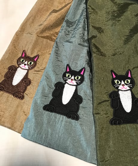 招き猫刺繍バッグ （ハチワレ)