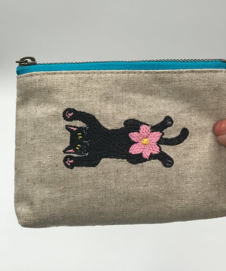 刺繍ポーチ（バンザイ黒猫 No.2）