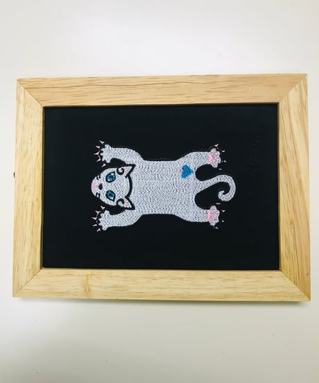 猫ちゃん刺繍画(2Lサイズ） No.16 (シルバーグレー）