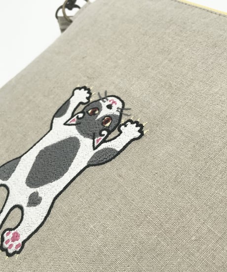リネン刺繍サコッシュ ( No.05 )グレーハチワレ2