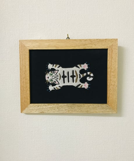猫ちゃん刺繍画(2Lサイズ） No.14（トラ柄ホワイト）
