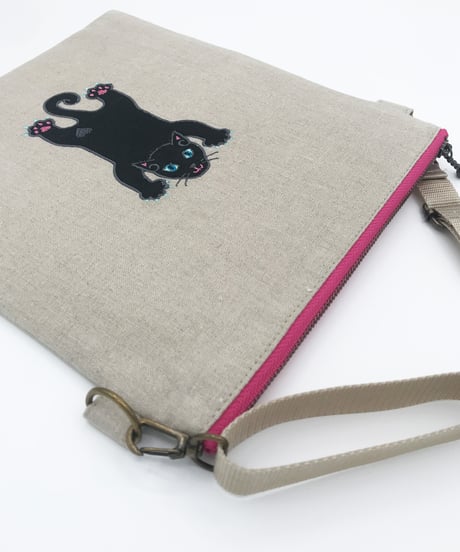 リネン刺繍サコッシュ ( No.09 ) クロネコちゃん