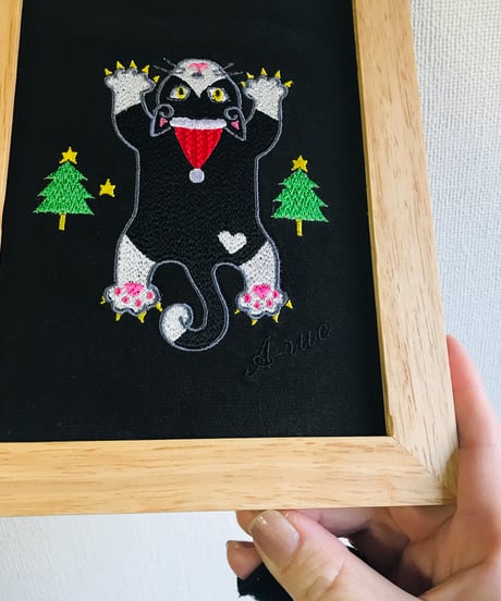 猫ちゃん刺繍画(2Lサイズ）X'mas No.4（黒ハチワレ）