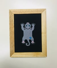 猫ちゃん刺繍画(2Lサイズ） No.18　(グレー２）