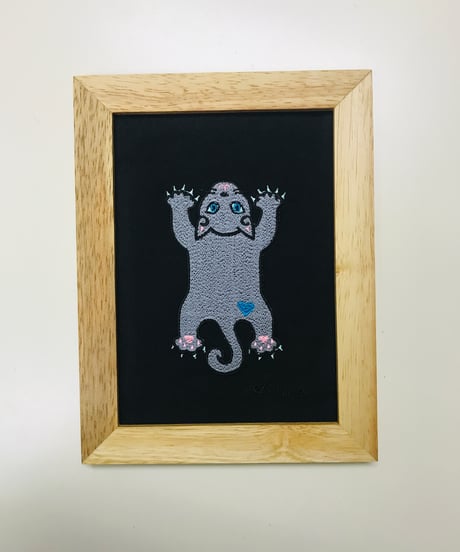 猫ちゃん刺繍画(2Lサイズ） No.18　(グレー２）