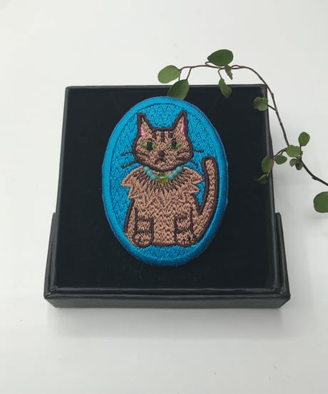刺繍のブローチ（茶トラ猫 1 ）