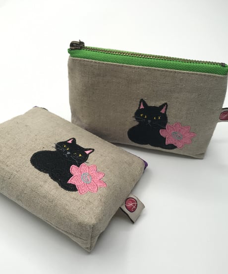 刺繍ポーチ（黒猫 No.1）
