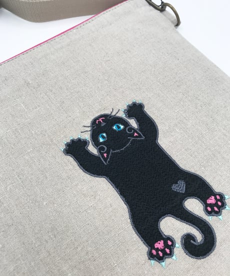 リネン刺繍サコッシュ ( No.09 ) クロネコちゃん