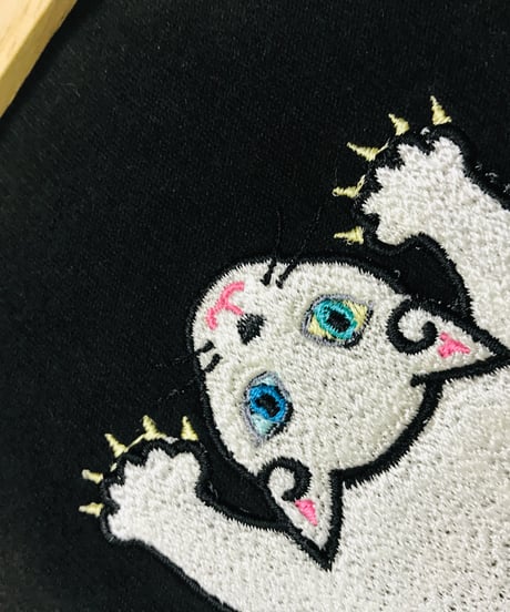 猫ちゃん刺繍画(2Lサイズ） No.20 (ホワイト2)