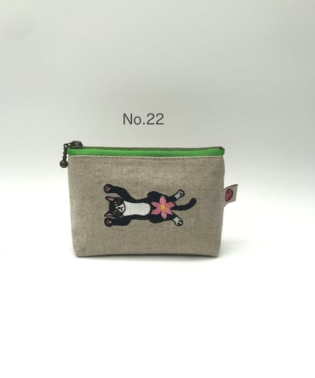 刺繍ポーチ（バンザイ猫 ）