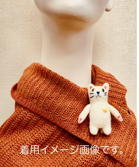 ネコちゃんFeltブローチ（ネイビー系 1）