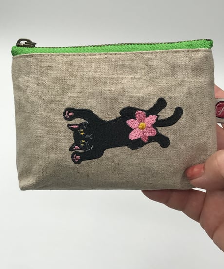 刺繍ポーチ（バンザイ黒猫 No.2）
