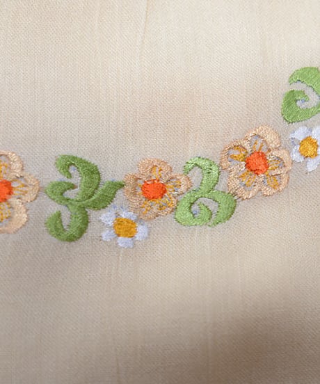 フワラー刺繍トップス