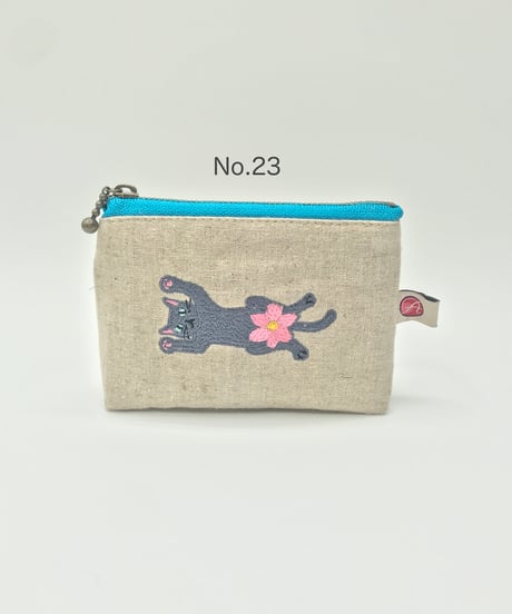 刺繍ポーチ（バンザイ猫 ）