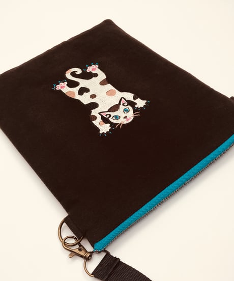 空飛ぶ猫ちゃん刺繍サコッシュ（No.6)三毛ちゃん