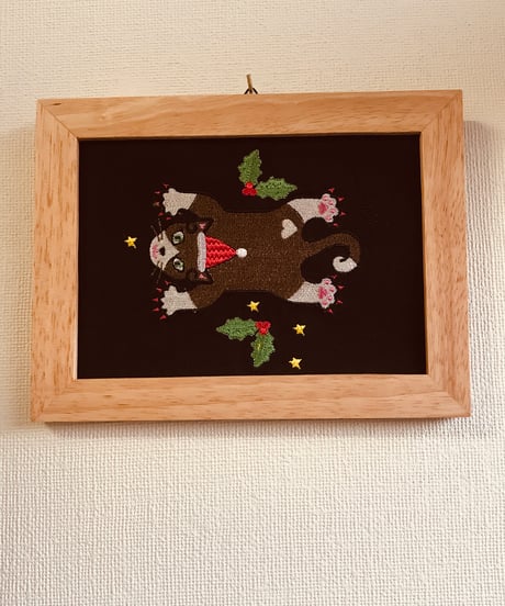 猫ちゃん刺繍画(2Lサイズ）X'mas　No.1(茶ハチワレ）