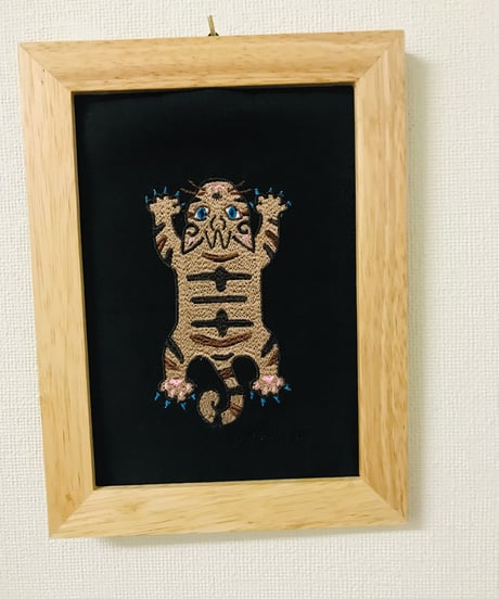 猫ちゃん刺繍画(2Lサイズ） No.15（トラ柄 ブラウン）