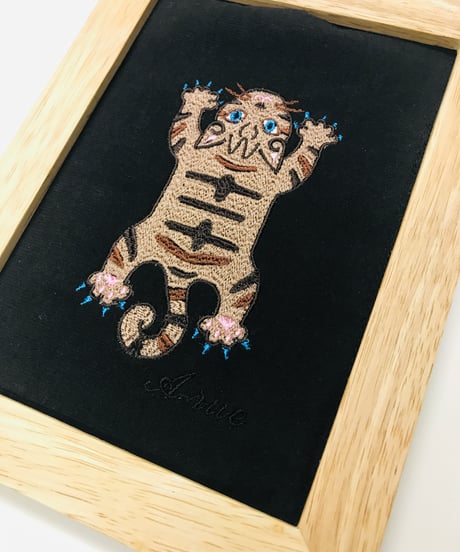 猫ちゃん刺繍画(2Lサイズ） No.15（トラ柄 ブラウン）