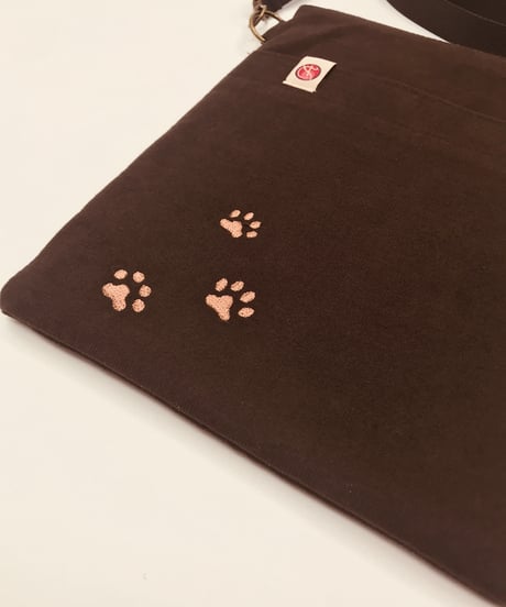 空飛ぶ猫ちゃん刺繍サコッシュ（No.6)三毛ちゃん