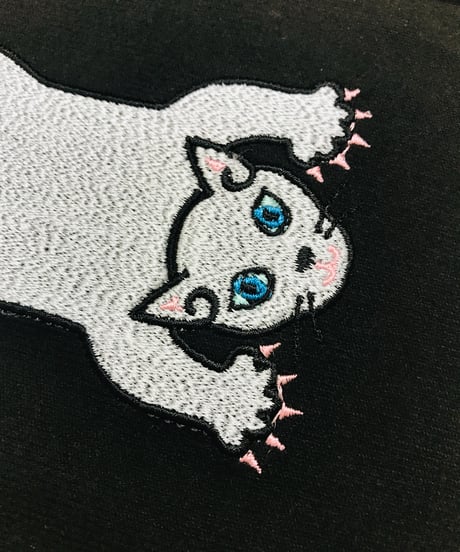 猫ちゃん刺繍画(2Lサイズ） No.16 (シルバーグレー）