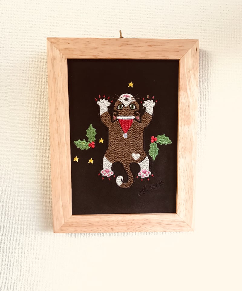 猫ちゃん刺繍画(2Lサイズ）X'mas No.1(茶ハチワレ） | A-rue OnlineShop