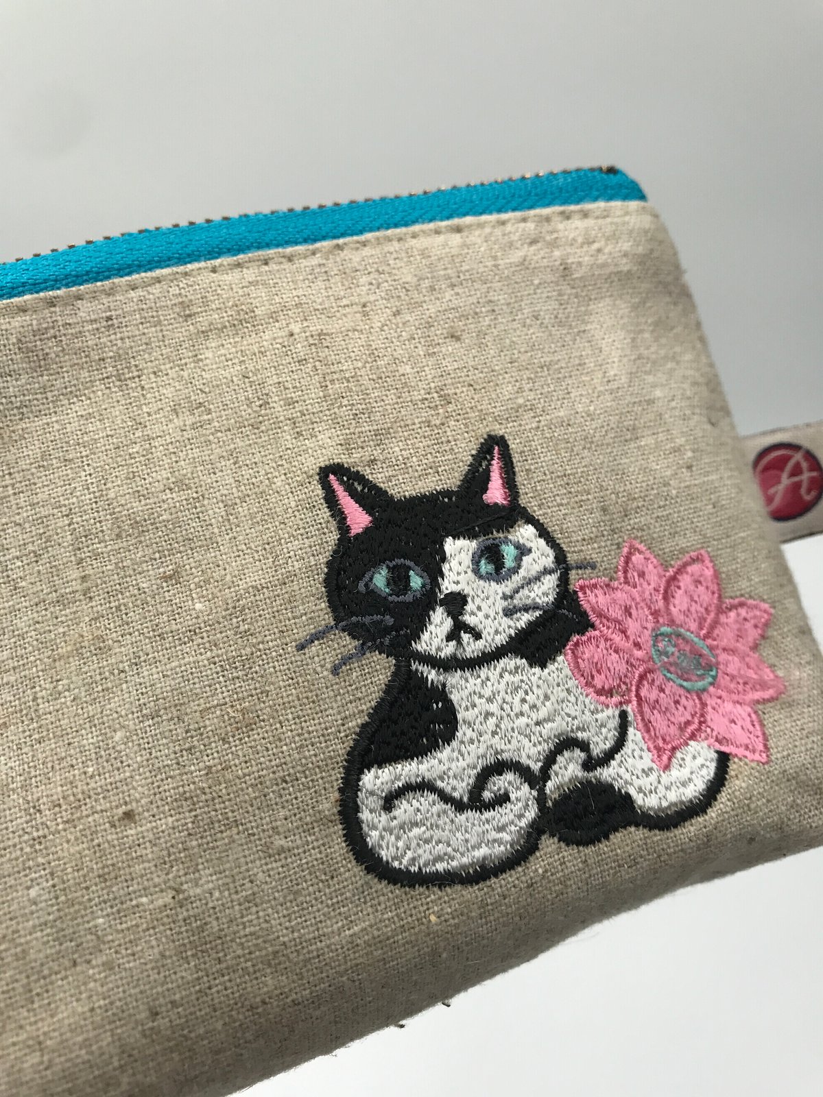 刺繍ポーチ（ブチ猫 No.1 ） | A-rue OnlineShop
