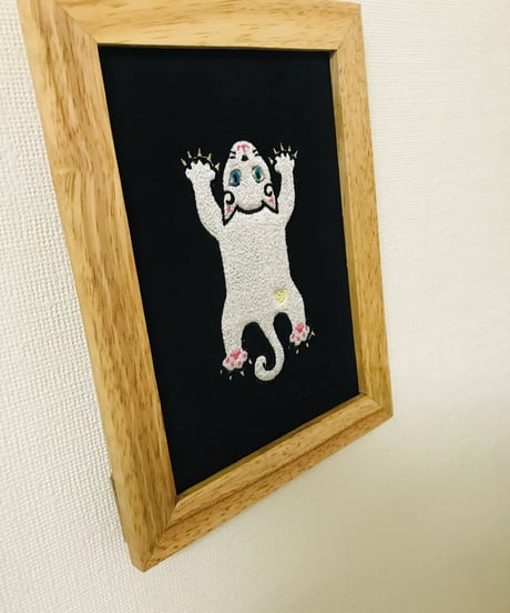 猫ちゃん刺繍画(2Lサイズ） No.20 (ホワイト2)