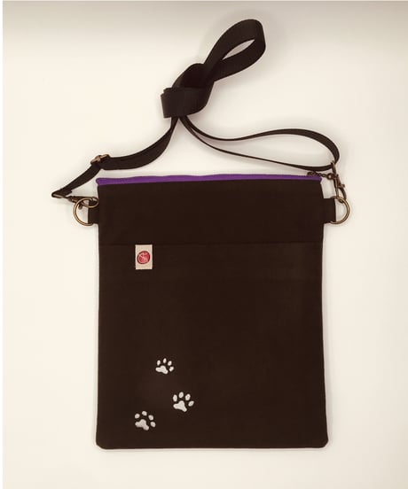 空飛ぶ猫ちゃん刺繍サコッシュ（No.1) グレートラ柄