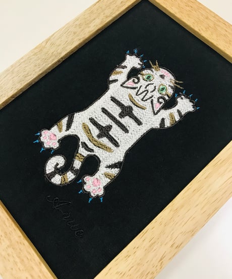 猫ちゃん刺繍画(2Lサイズ） No.14（トラ柄ホワイト）