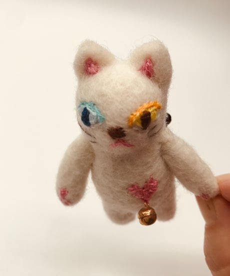 ネコちゃんfeltブローチ（ナチュラル系 3 ）