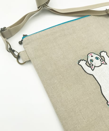 リネン刺繍サコッシュ ( No.07) 白猫ちゃん２