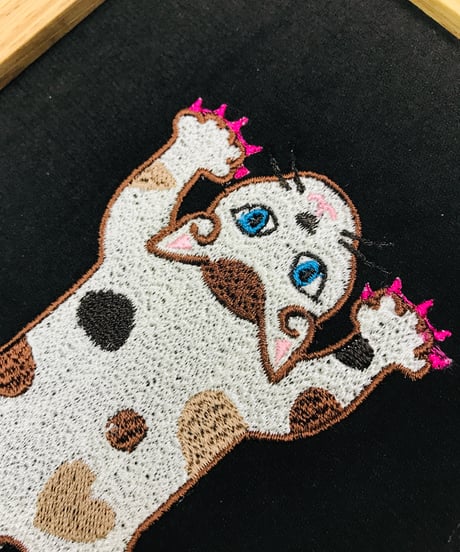 猫ちゃん刺繍画(2Lサイズ） No.６（三毛猫１）