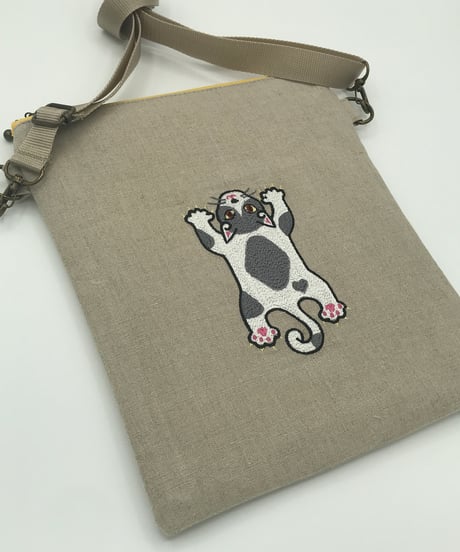 リネン刺繍サコッシュ ( No.05 )グレーハチワレ2