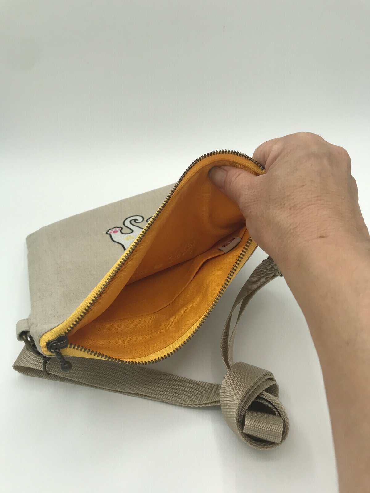 リネン刺繍サコッシュ ( No.06 ) 白猫ちゃん | A-rue OnlineShop
