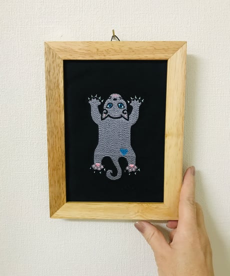 猫ちゃん刺繍画(2Lサイズ） No.18　(グレー２）