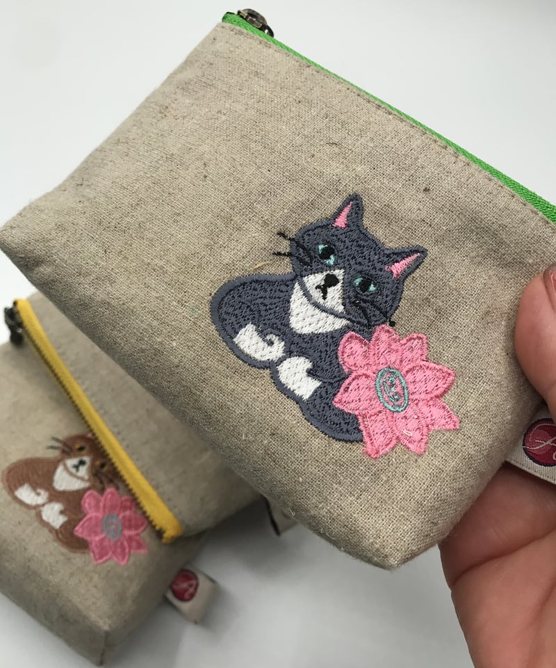 刺繍ポーチ（ハチワレ猫） | A-rue OnlineShop