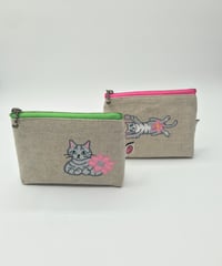 刺繍ポーチ（グレートラ猫）