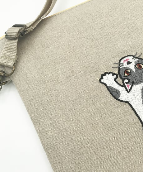 リネン刺繍サコッシュ ( No.05 )グレーハチワレ2