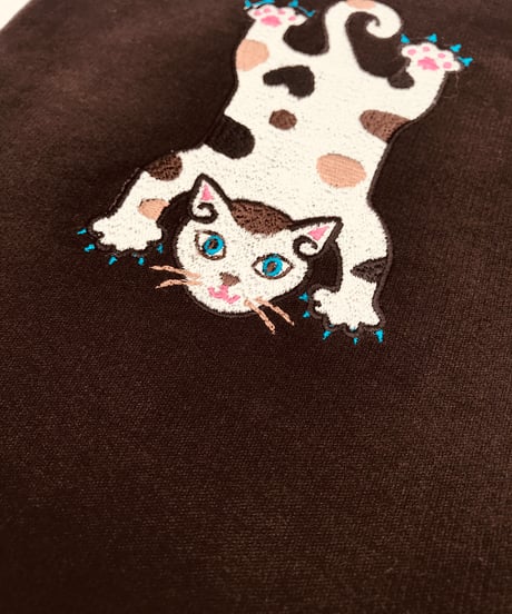 空飛ぶ猫ちゃん刺繍サコッシュ（No.6)三毛ちゃん