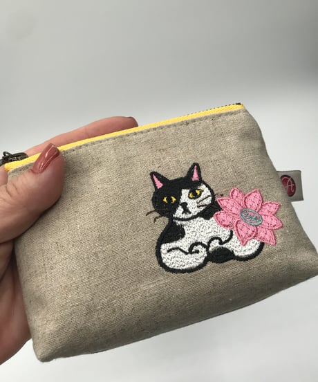 刺繍ポーチ（ブチ猫 No.1 ）